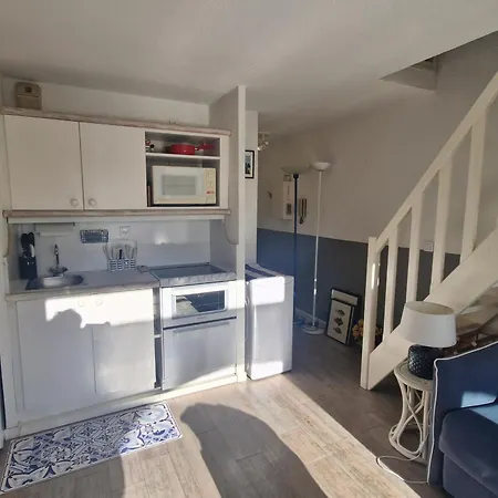 2 Pièces En Mezzanine Avec Parking Privé Résidence Avec Piscine à Proximité Du Centre - Fr-1-780-88 * Sainte-Maxime