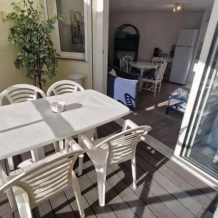 2 Pièces En Mezzanine Avec Parking Privé Résidence Avec Piscine à Proximité Du Centre - Fr-1-780-88 Appartamento *