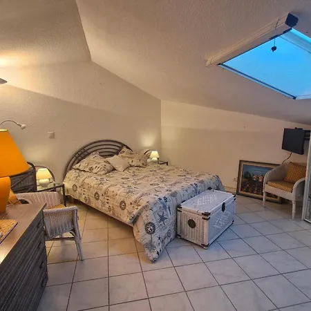 2 Pièces En Mezzanine Avec Parking Privé Résidence Avec Piscine à Proximité Du Centre - Fr-1-780-88 Appartamento