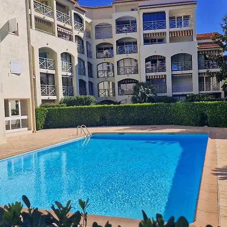 Appartamento 2 Pièces En Mezzanine Avec Parking Privé Résidence Avec Piscine à Proximité Du Centre - Fr-1-780-88 Sainte-Maxime